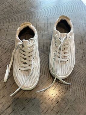 Women’s US size 8 all birds